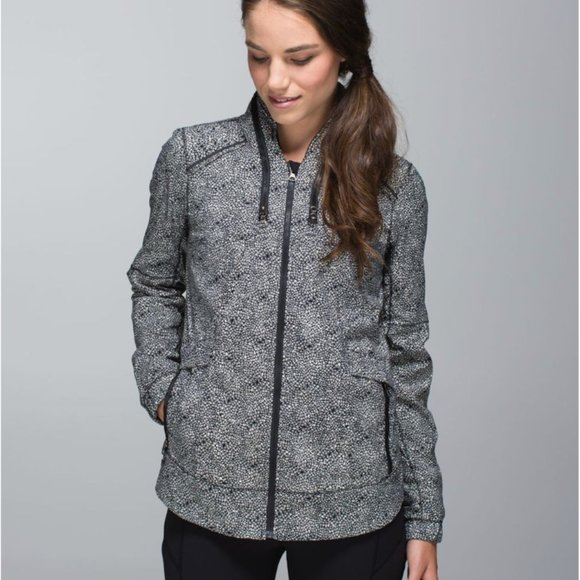 LIKE NEW lululemon athletica Spring Forward Jacket